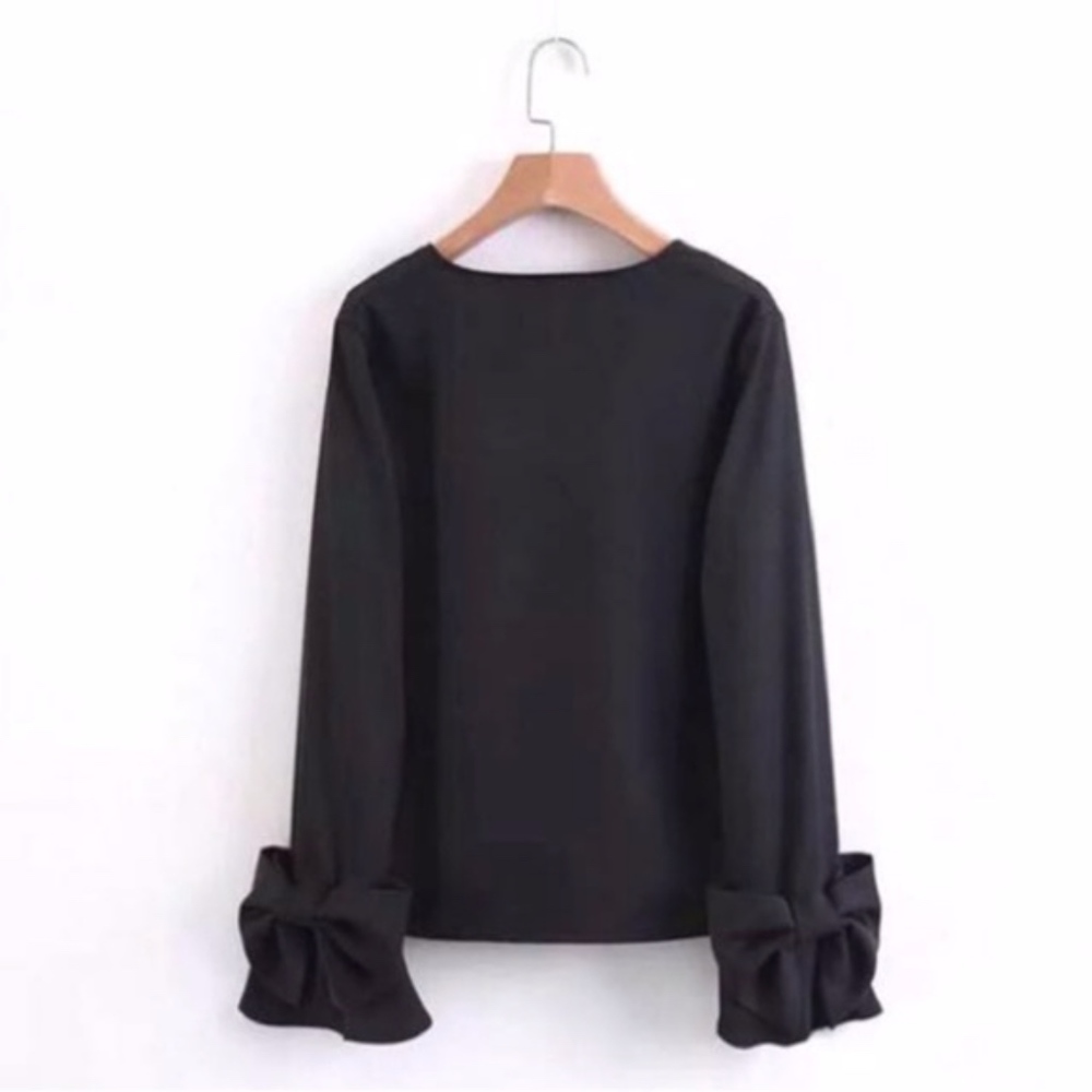 - NEW!!! Zara V neck blouse with bow sleeve XS